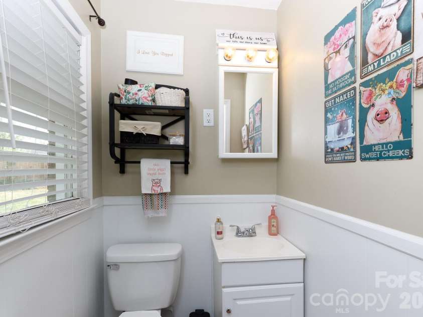 2640 Meadow Lark Lane, Gastonia, NC 28056.  MLS# CAR4364161, YatesRealty ID 10832. Primary 1/2 bath