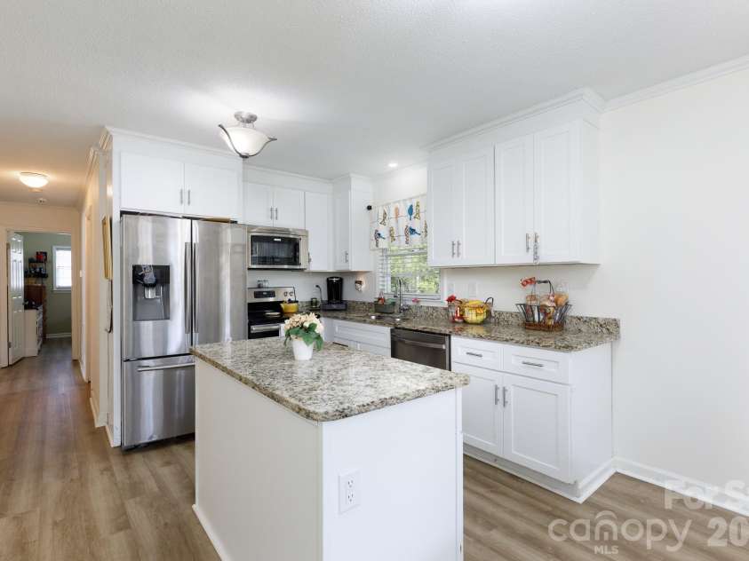 2640 Meadow Lark Lane, Gastonia, NC 28056.  MLS# CAR4364161, YatesRealty ID 10832. Work island