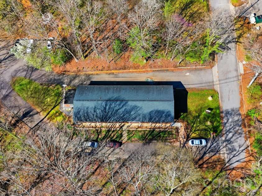 1075 7th Avenue, Hickory, NC 28601.  MLS# CAR4349196, YatesRealty ID 10833. 