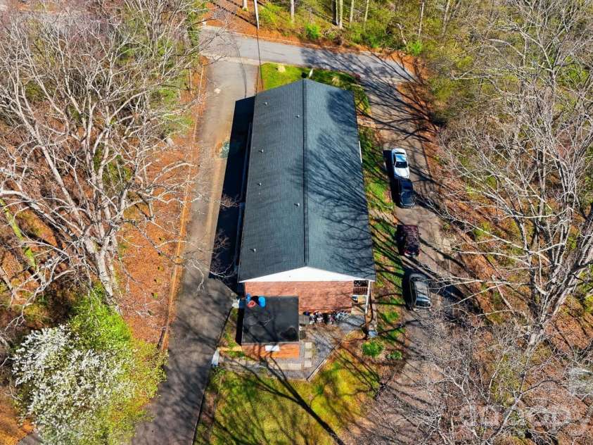 1075 7th Avenue, Hickory, NC 28601.  MLS# CAR4349196, YatesRealty ID 10833. 