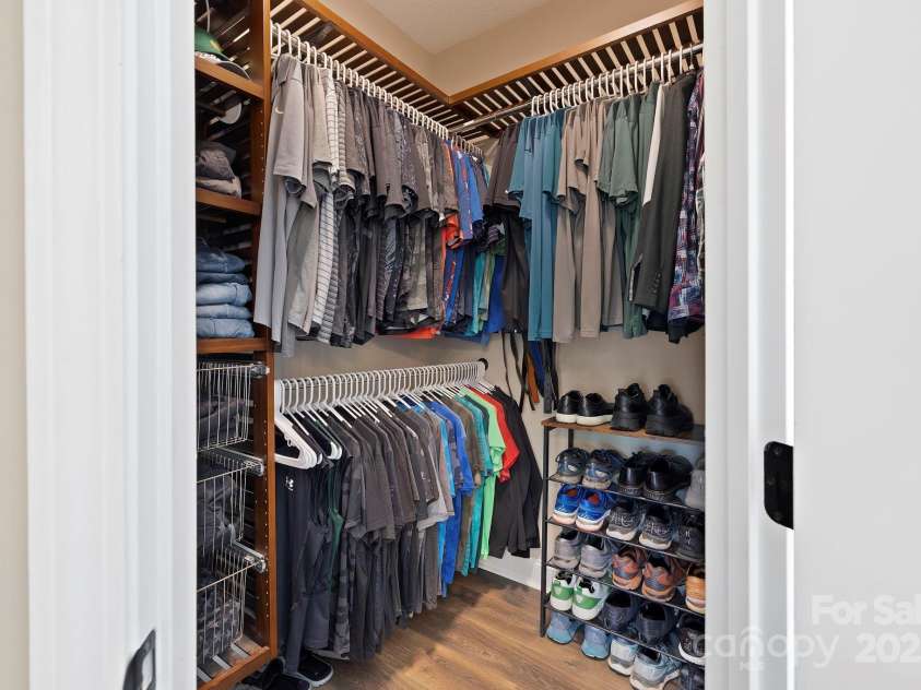 16 Enchanted Oak Lane, Alexander, NC 28701.  MLS# CAR4285091, YatesRealty ID 10833. Primary Walk in Closet