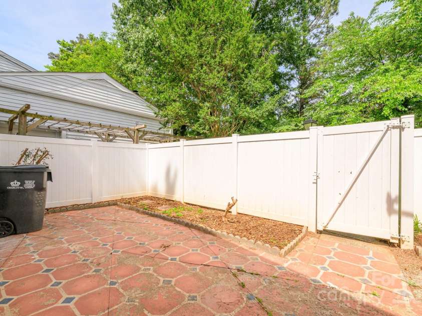 7129 Stonington Lane, Charlotte, NC 28227.  MLS# CAR4254773, YatesRealty ID 10834. 
