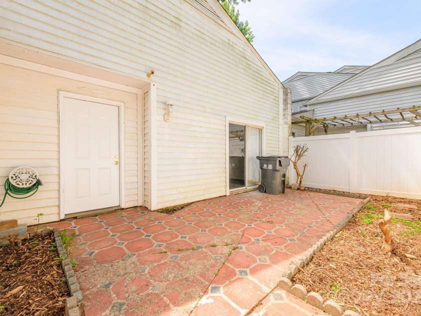 7129 Stonington Lane, Charlotte, NC 28227.  MLS# CAR4254773, YatesRealty ID 10834. 