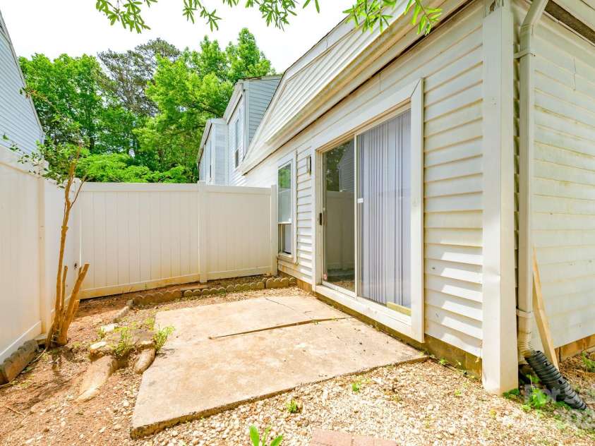 7129 Stonington Lane, Charlotte, NC 28227.  MLS# CAR4254773, YatesRealty ID 10834. 