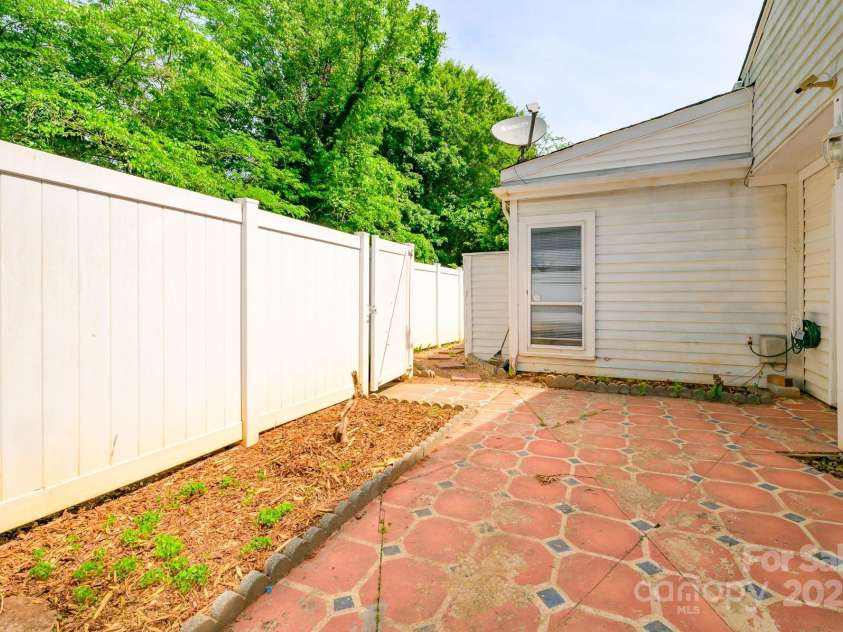 7129 Stonington Lane, Charlotte, NC 28227.  MLS# CAR4254773, YatesRealty ID 10834. 