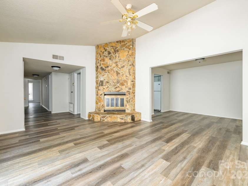 7129 Stonington Lane, Charlotte, NC 28227.  MLS# CAR4254773, YatesRealty ID 10834. 