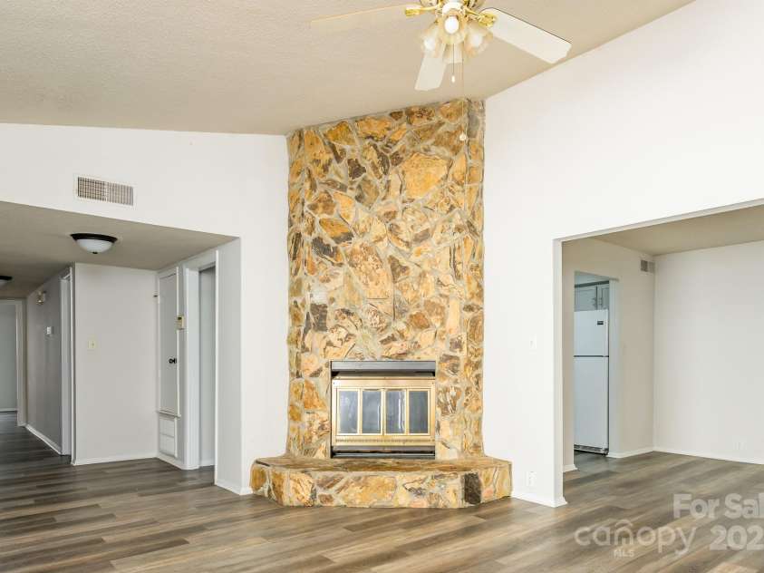 7129 Stonington Lane, Charlotte, NC 28227.  MLS# CAR4254773, YatesRealty ID 10834. 
