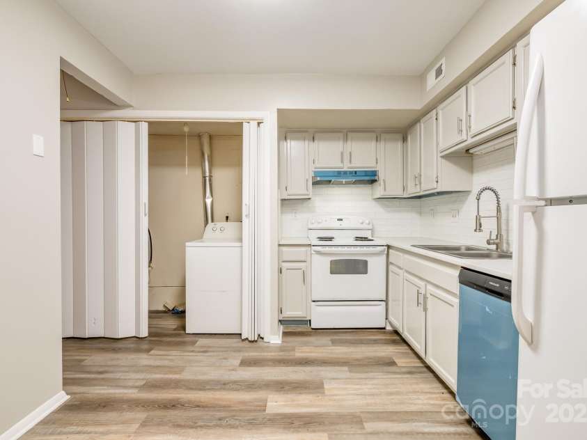 7129 Stonington Lane, Charlotte, NC 28227.  MLS# CAR4254773, YatesRealty ID 10834. 