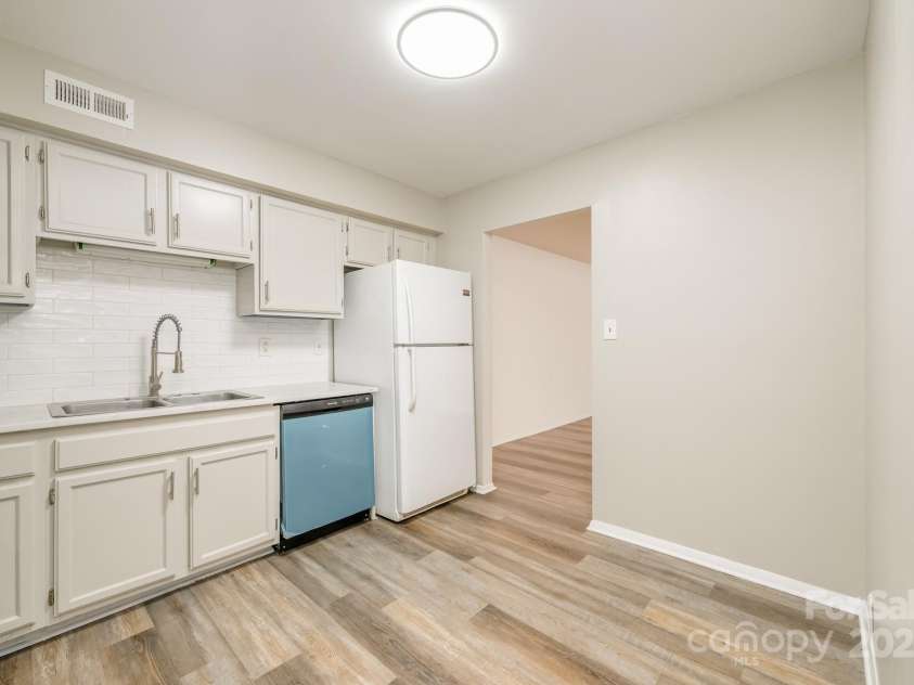 7129 Stonington Lane, Charlotte, NC 28227.  MLS# CAR4254773, YatesRealty ID 10834. 
