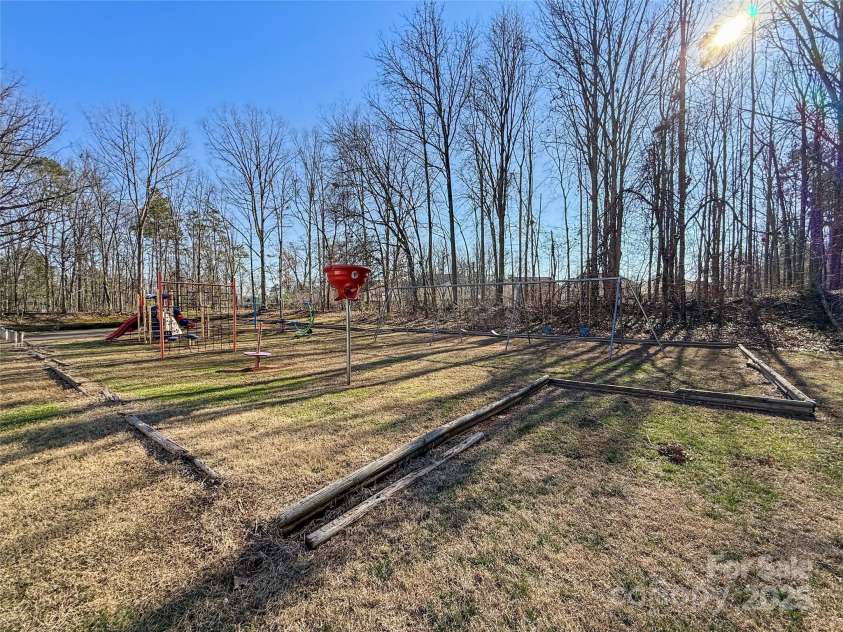 7129 Stonington Lane, Charlotte, NC 28227.  MLS# CAR4254773, YatesRealty ID 10834. 