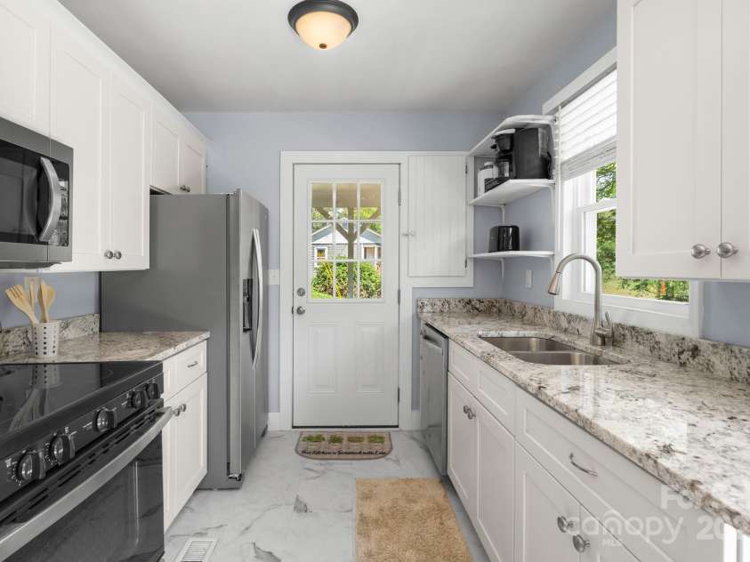 482 Gorman Bridge Road, Asheville, NC 28806.  MLS# CAR4179429, YatesRealty ID 10835. 