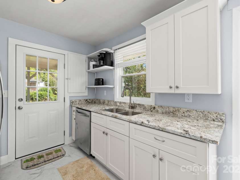 482 Gorman Bridge Road, Asheville, NC 28806.  MLS# CAR4179429, YatesRealty ID 10835. 