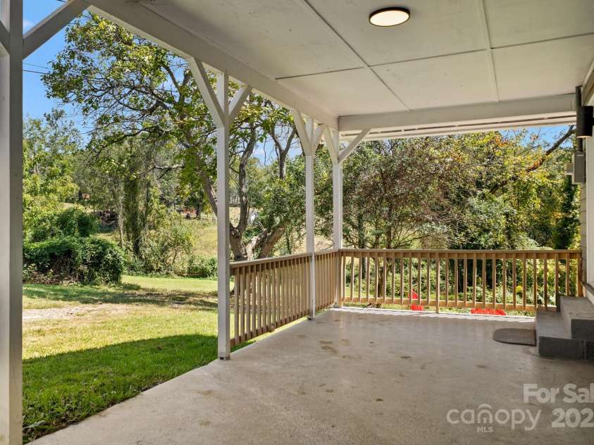 482 Gorman Bridge Road, Asheville, NC 28806.  MLS# CAR4179429, YatesRealty ID 10835. 