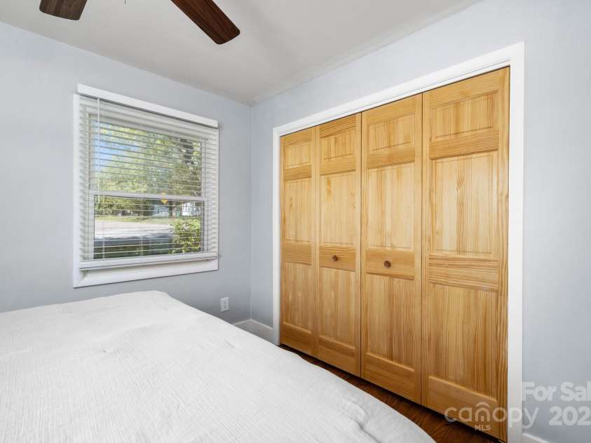 482 Gorman Bridge Road, Asheville, NC 28806.  MLS# CAR4179429, YatesRealty ID 10835. 