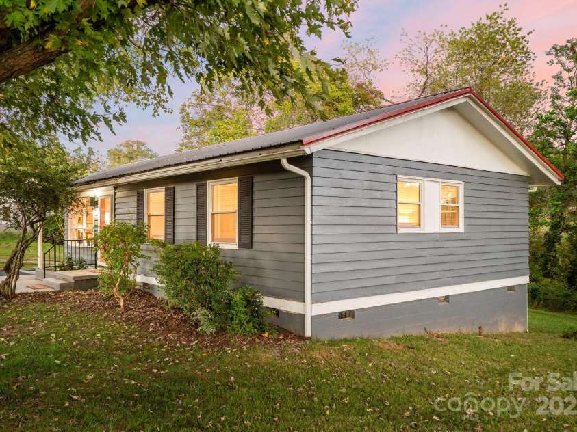 482 Gorman Bridge Road, Asheville, NC 28806.  MLS# CAR4179429, YatesRealty ID 10835. 