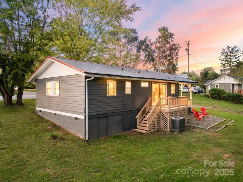 482 Gorman Bridge Road, Asheville, NC 28806.  MLS# CAR4179429, YatesRealty ID 10835. 