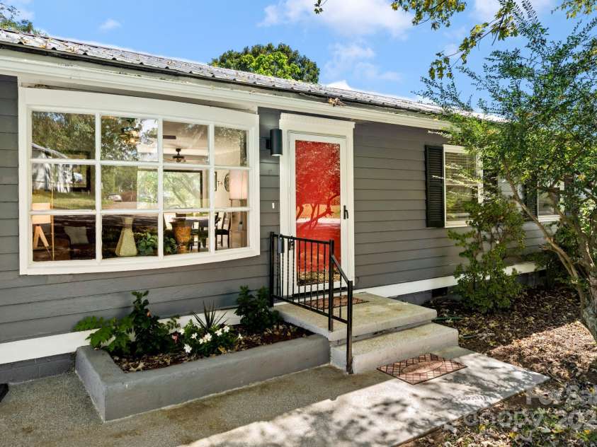 482 Gorman Bridge Road, Asheville, NC 28806.  MLS# CAR4179429, YatesRealty ID 10835. 