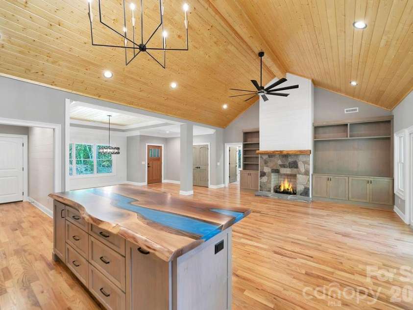 86 Isuhdavga Court, Brevard, NC 28712.  MLS# CAR4296692, YatesRealty ID 10835. 