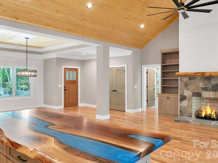 86 Isuhdavga Court, Brevard, NC 28712.  MLS# CAR4296692, YatesRealty ID 10835. 