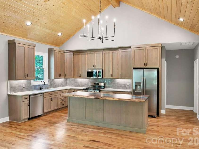 86 Isuhdavga Court, Brevard, NC 28712.  MLS# CAR4296692, YatesRealty ID 10835. 