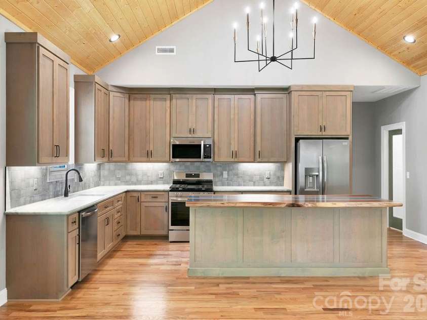 86 Isuhdavga Court, Brevard, NC 28712.  MLS# CAR4296692, YatesRealty ID 10835. 
