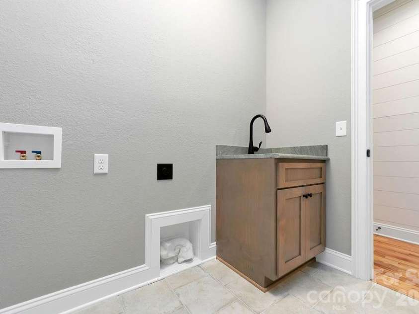 86 Isuhdavga Court, Brevard, NC 28712.  MLS# CAR4296692, YatesRealty ID 10835. 