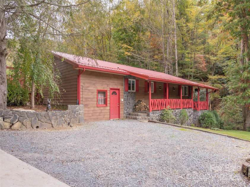 3834 Panther Creek Road, Clyde, NC 28721.  MLS# CAR4197369, YatesRealty ID 10836. 