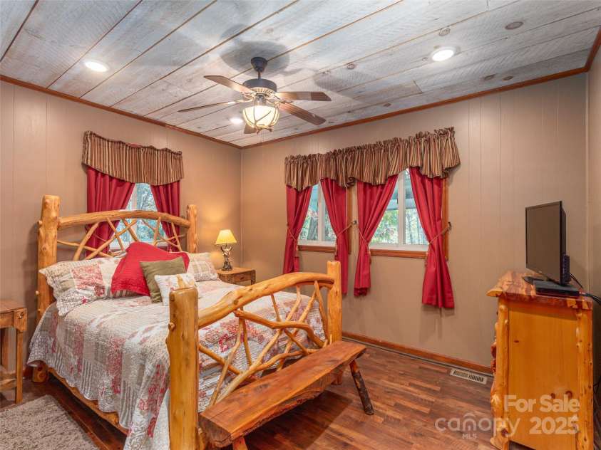 3834 Panther Creek Road, Clyde, NC 28721.  MLS# CAR4197369, YatesRealty ID 10836. 