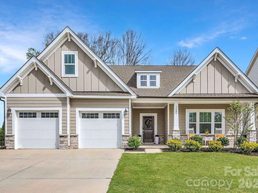 1406 Links Crossing Drive, Monroe, NC 28112.  MLS# CAR4368113, YatesRealty ID 10837. Welcome Home
