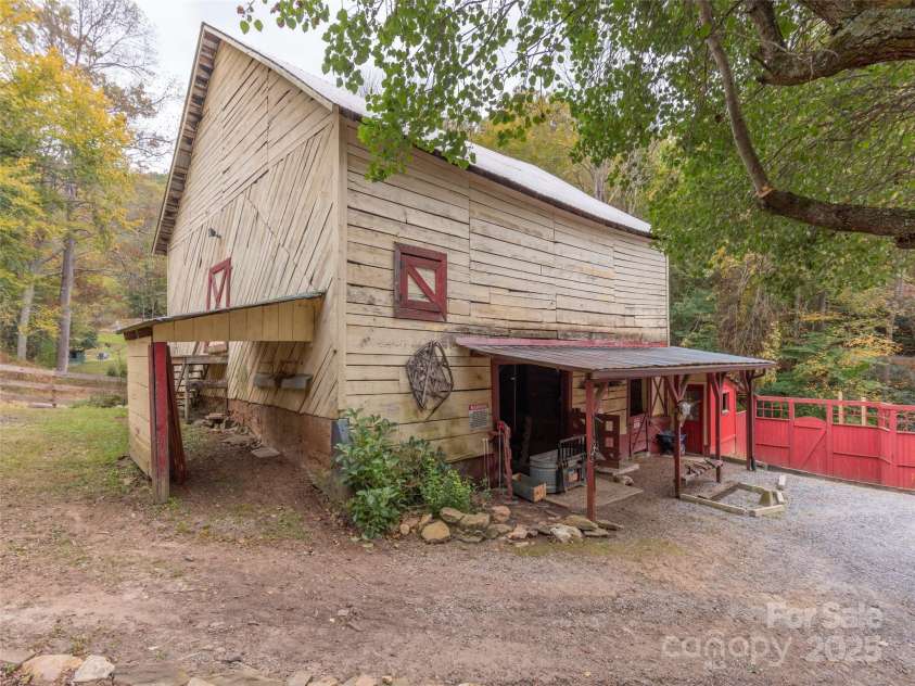 3838 Panther Creek Road, Clyde, NC 28721.  MLS# CAR4197361, YatesRealty ID 10838. 