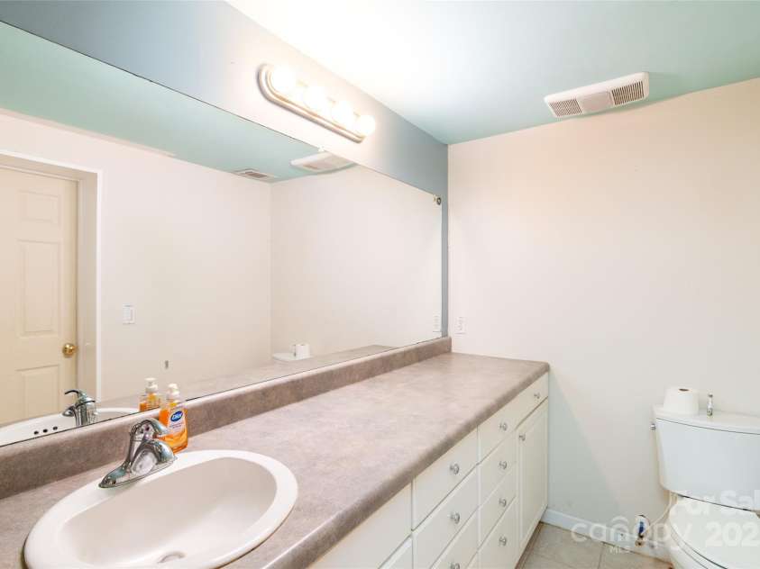 1137 Saunders Road, Franklin, NC 28734.  MLS# CAR4327075, YatesRealty ID 1084. 