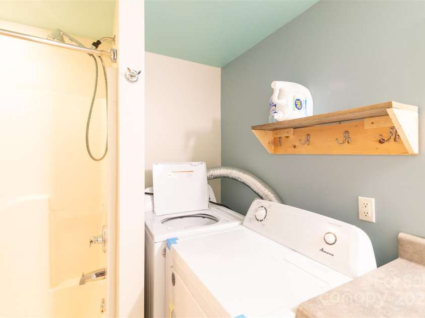 1137 Saunders Road, Franklin, NC 28734.  MLS# CAR4327075, YatesRealty ID 1084. 