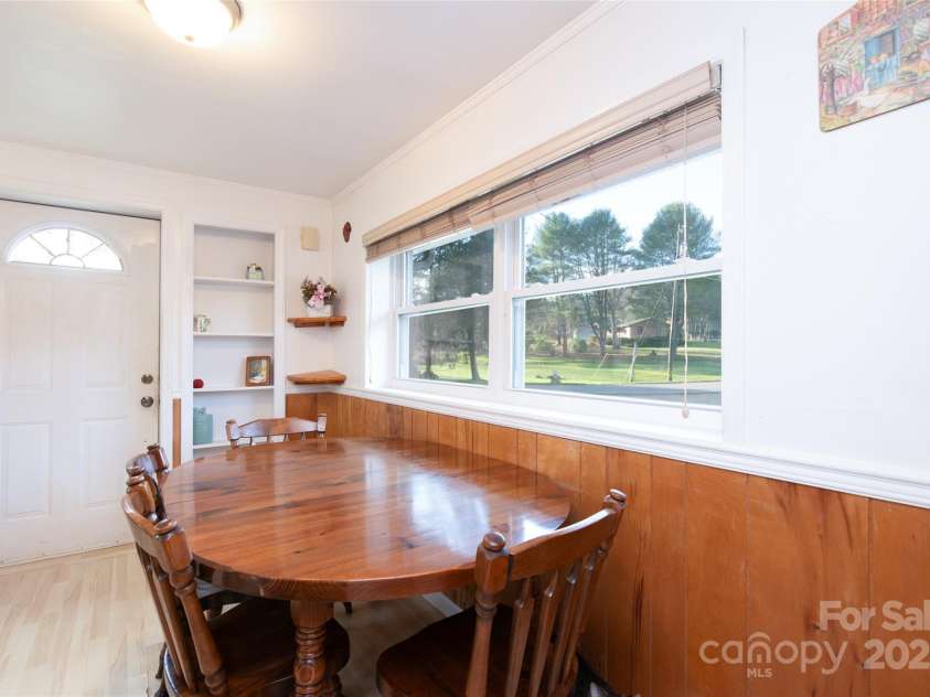 1137 Saunders Road, Franklin, NC 28734.  MLS# CAR4327075, YatesRealty ID 1084. 