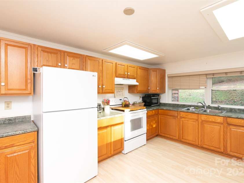 1137 Saunders Road, Franklin, NC 28734.  MLS# CAR4327075, YatesRealty ID 1084. 