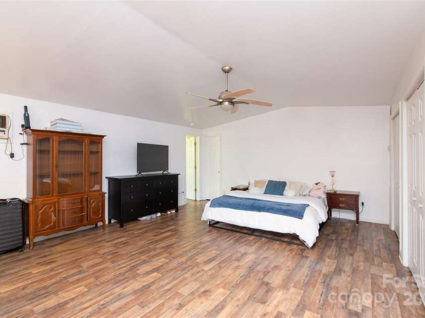 1137 Saunders Road, Franklin, NC 28734.  MLS# CAR4327075, YatesRealty ID 1084. 