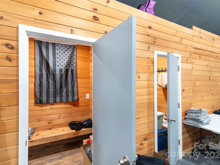 1137 Saunders Road, Franklin, NC 28734.  MLS# CAR4327075, YatesRealty ID 1084. 