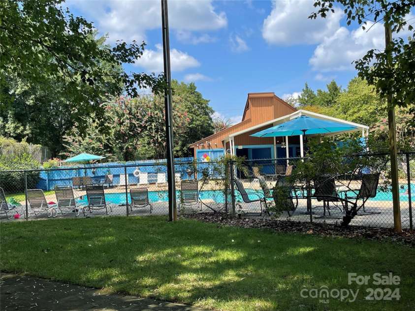 7201 Winery Lane, Charlotte, NC 28227.  MLS# CAR4174403, YatesRealty ID 1084. 