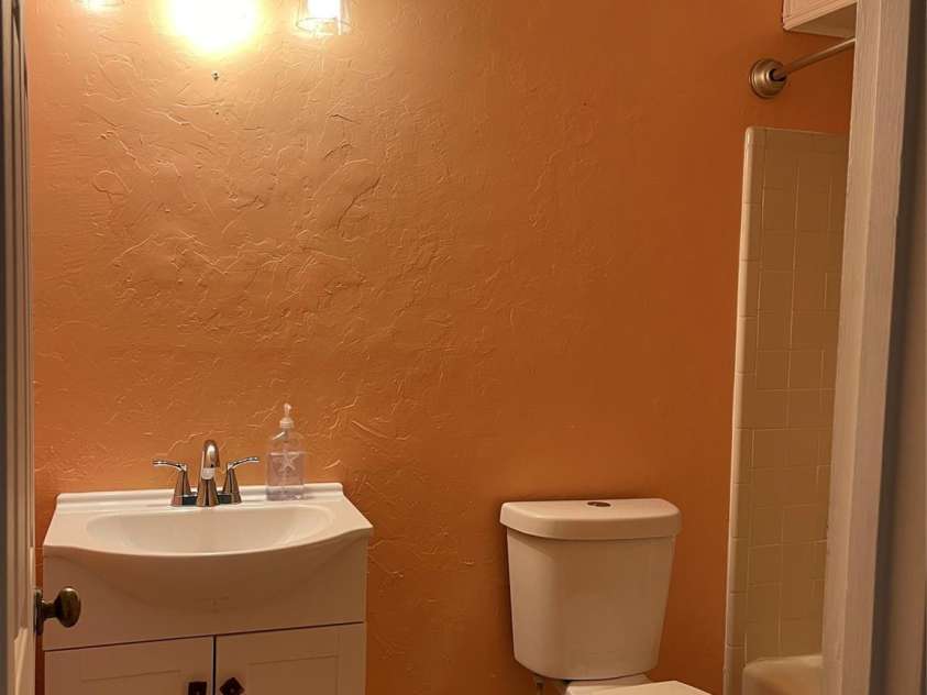 7201 Winery Lane, Charlotte, NC 28227.  MLS# CAR4174403, YatesRealty ID 1084. Bathroom