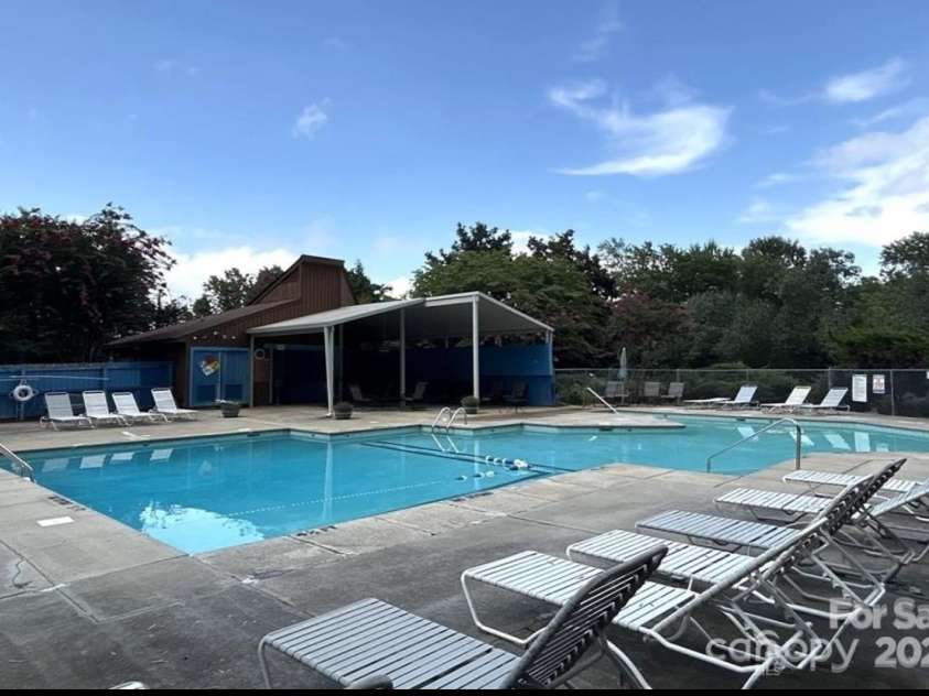 7201 Winery Lane, Charlotte, NC 28227.  MLS# CAR4174403, YatesRealty ID 1084. Community Pool