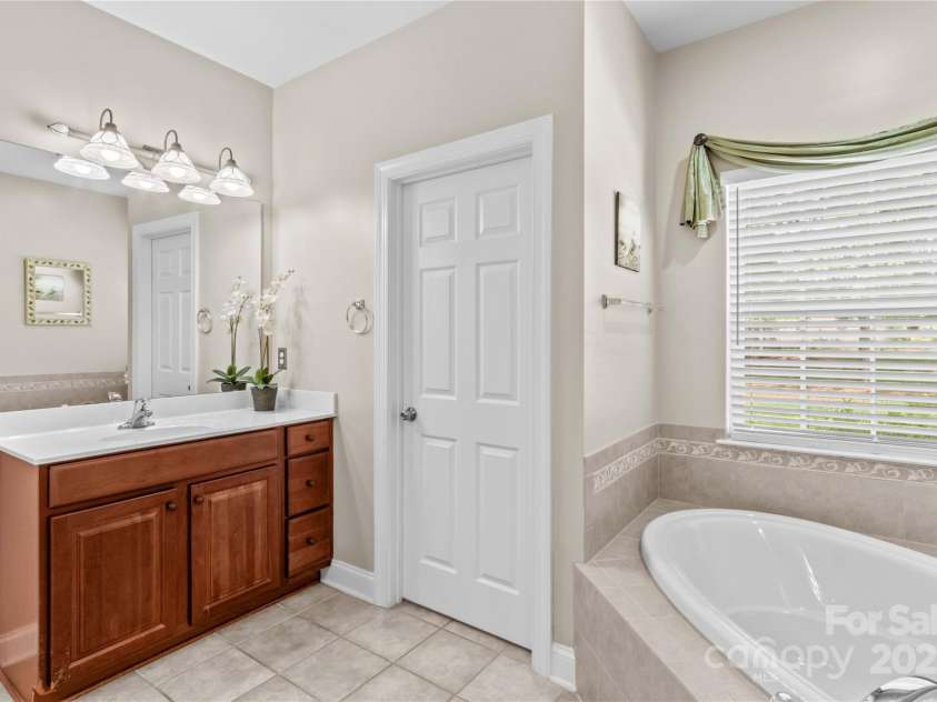 7896 Harbor Master Court, Denver, NC 28037.  MLS# CAR4251576, YatesRealty ID 10840. Primary bathroom includes dual vanities, garden tub, separate tiled shower, and water closet