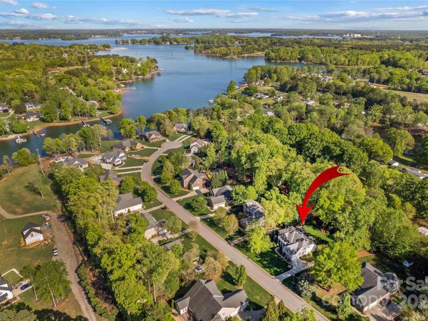 7896 Harbor Master Court, Denver, NC 28037.  MLS# CAR4251576, YatesRealty ID 10840. Quaint neighborhood with gorgeous custom homes.