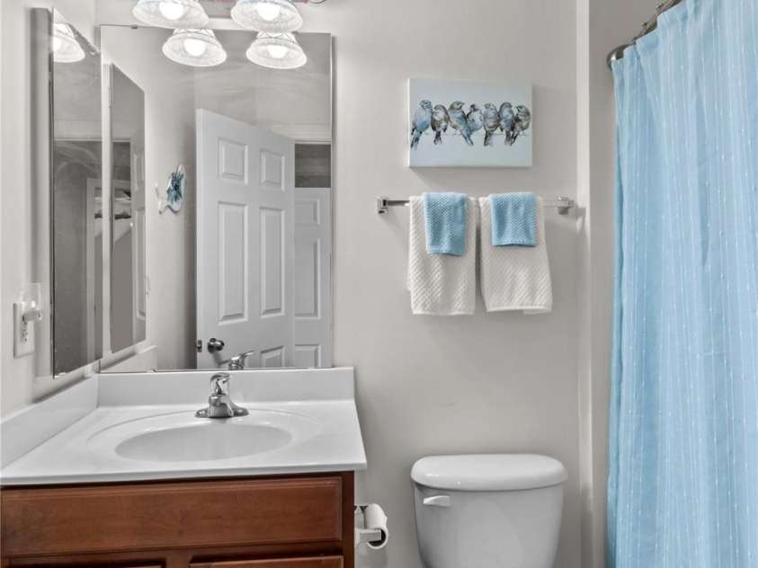 7896 Harbor Master Court, Denver, NC 28037.  MLS# CAR4251576, YatesRealty ID 10840. Upper Level Shared Bath