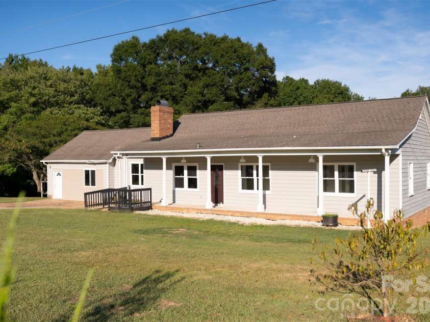3014 Morgan Mill Road, Monroe, NC 28110.  MLS# CAR4368018, YatesRealty ID 10841. 
