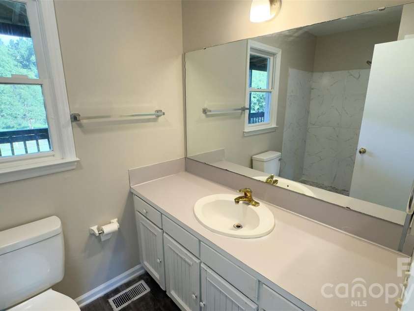 3014 Morgan Mill Road, Monroe, NC 28110.  MLS# CAR4368018, YatesRealty ID 10841. Primary Full Bathroom