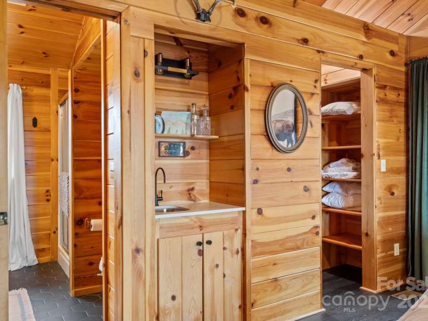 6500 Silversteen Road, Lake Toxaway, NC 28747.  MLS# CAR4238151, YatesRealty ID 10841. 