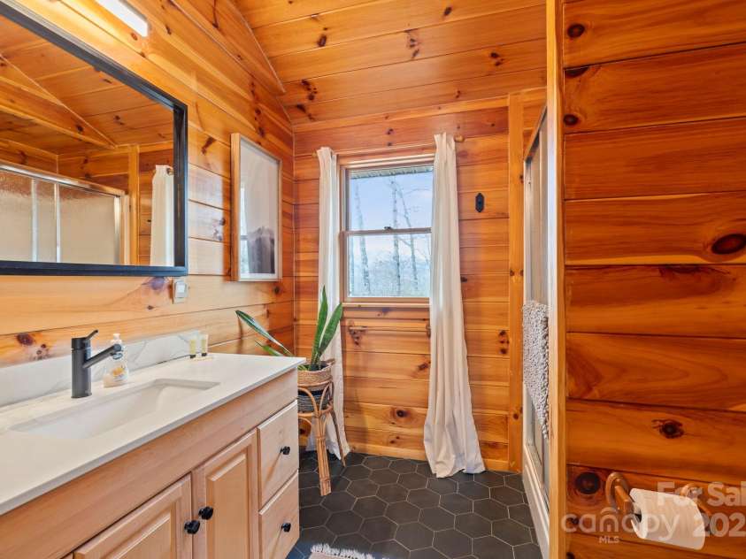 6500 Silversteen Road, Lake Toxaway, NC 28747.  MLS# CAR4238151, YatesRealty ID 10841. 