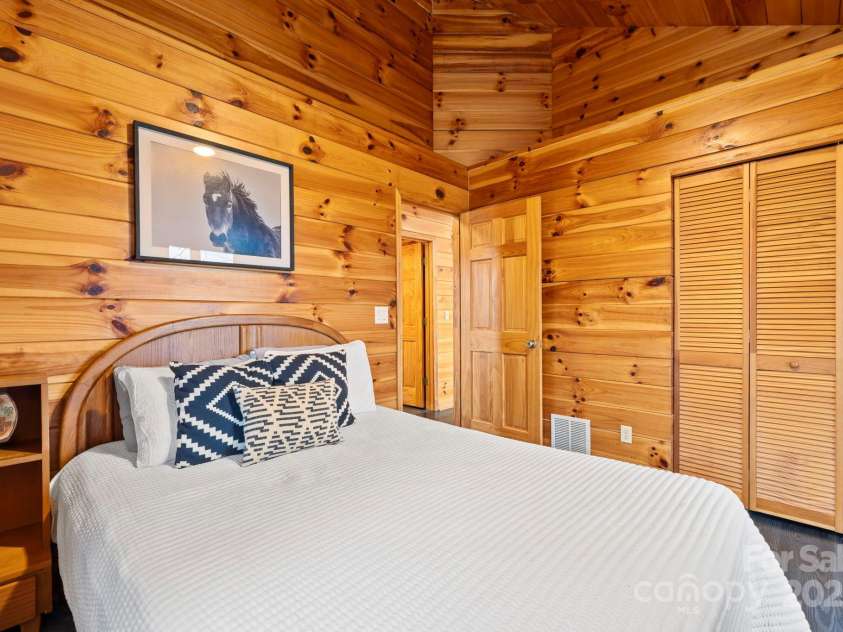 6500 Silversteen Road, Lake Toxaway, NC 28747.  MLS# CAR4238151, YatesRealty ID 10841. 