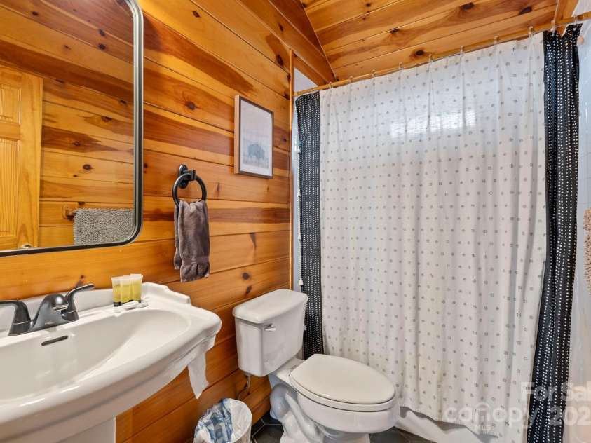 6500 Silversteen Road, Lake Toxaway, NC 28747.  MLS# CAR4238151, YatesRealty ID 10841. 