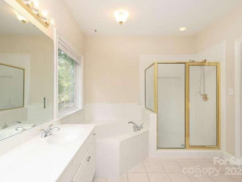 2587 Penngate Drive, Sherrills Ford, NC 28673.  MLS# CAR4301154, YatesRealty ID 10842. 