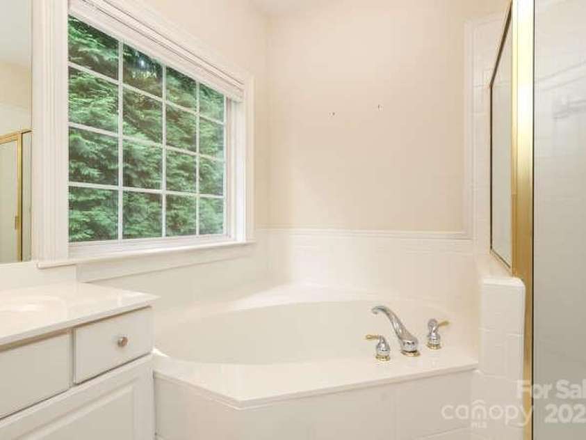 2587 Penngate Drive, Sherrills Ford, NC 28673.  MLS# CAR4301154, YatesRealty ID 10842. 